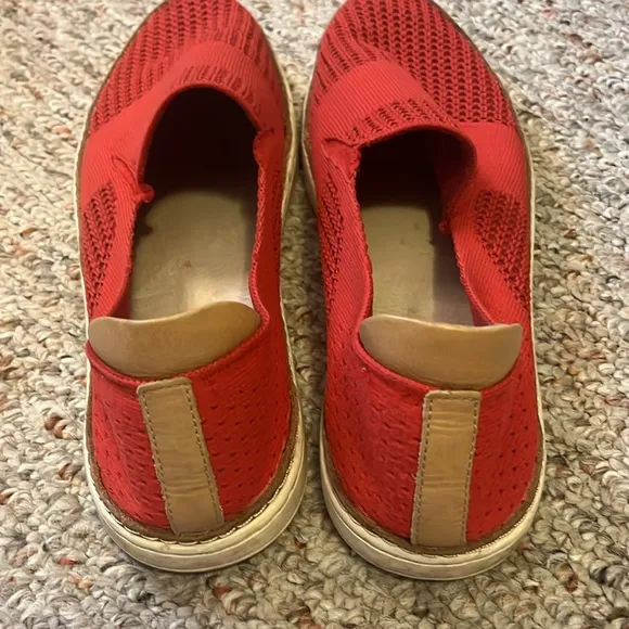 UGG Women's Red Sammy Knitted Slip-On Tango Sneakers Size 10