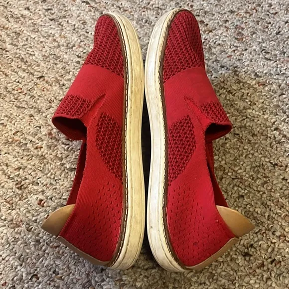 UGG Women's Red Sammy Knitted Slip-On Tango Sneakers Size 10