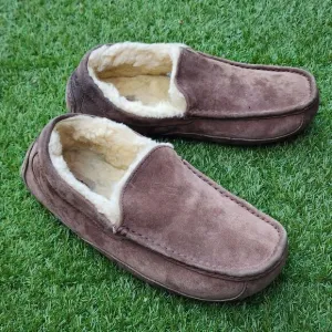 UGG ASCOT- Men's Slippers - SIZE 9
