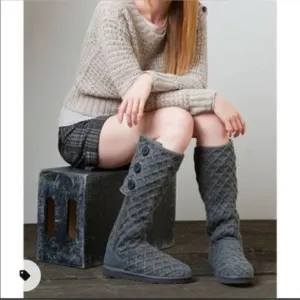 UGG Cardy Lattice Boots - Gray size 6