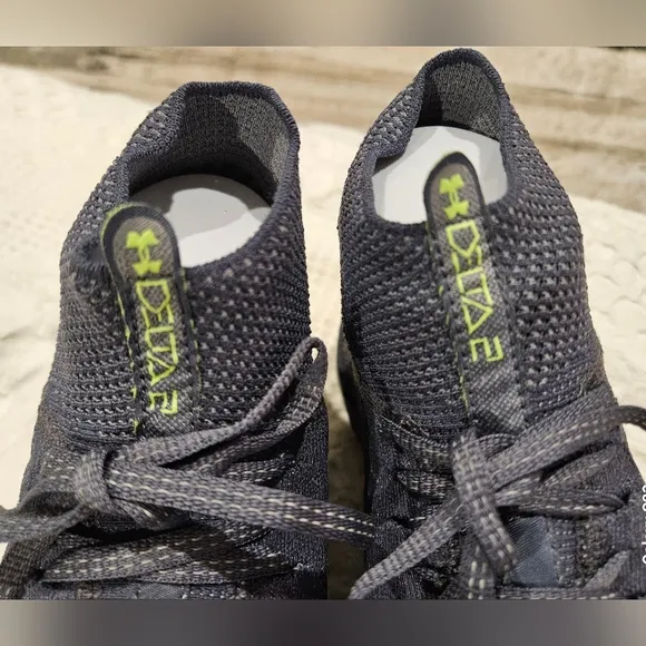 UNDER ARMOR Highlight Delta 2 tennis shoes!