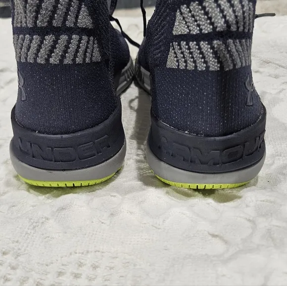 UNDER ARMOR Highlight Delta 2 tennis shoes!