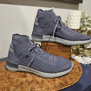 UNDER ARMOR Highlight Delta 2 tennis shoes!