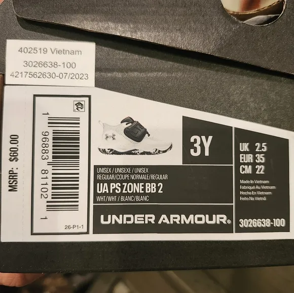 Under Armour UA PS ZONE BB 2 White and Black Basketball Shoes Boys Size 3