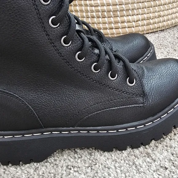 UnionBay Hayden Combat Boots Size 6.5