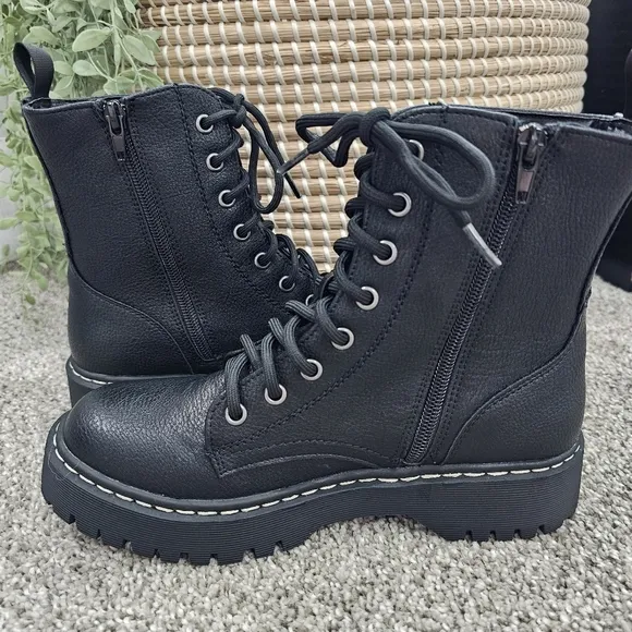 UnionBay Hayden Combat Boots Size 6.5