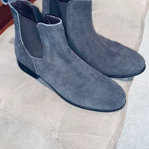 Urban Outfitters Ankle Suede Chukka Boots.