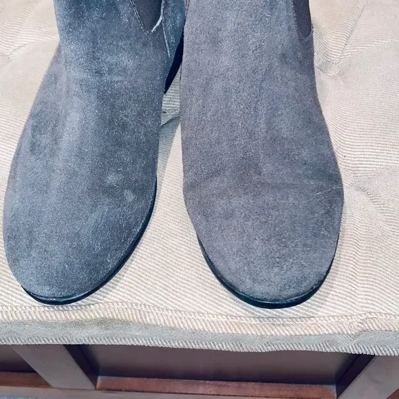 Urban Outfitters Ankle Suede Chukka Boots.
