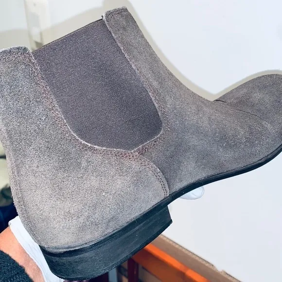 Urban Outfitters Ankle Suede Chukka Boots.
