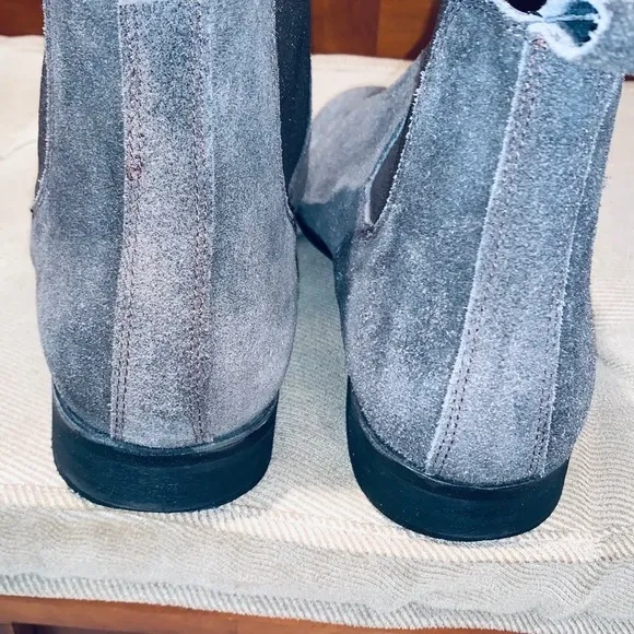 Urban Outfitters Ankle Suede Chukka Boots.