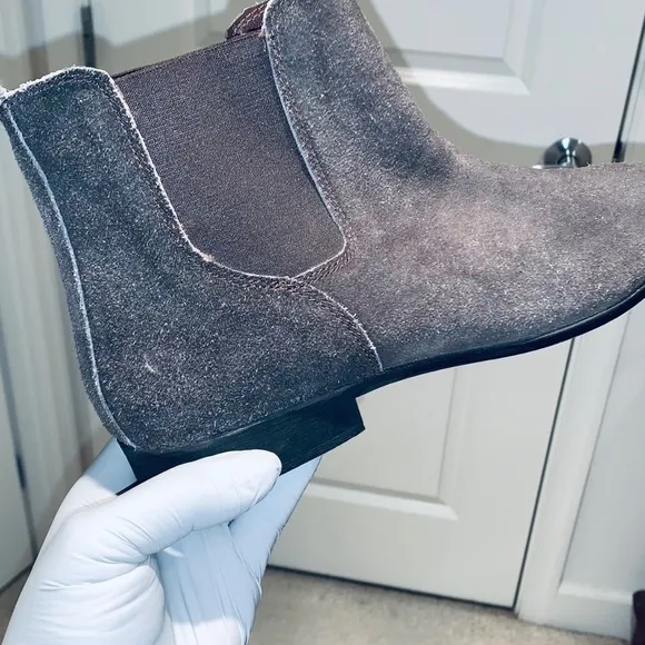 Urban Outfitters Ankle Suede Chukka Boots.