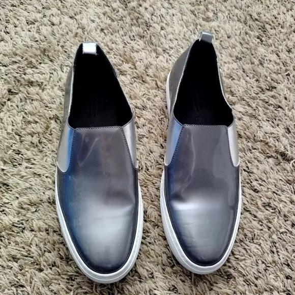 Uri Minkoff Men's Trevi Metallic Slip On Sneakers Metallic Silver sz 8,5