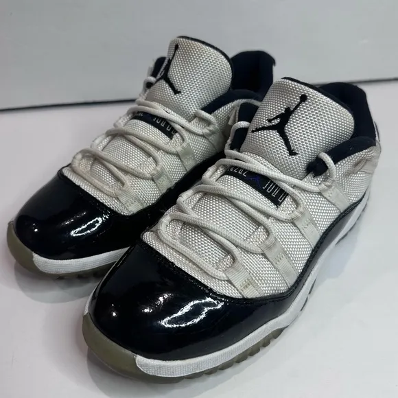 Used Air Jordan 11 Low Sneakers in Black and White Sz.3y