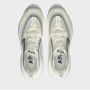 USED - APL Women’s Streamline in Clear / Navy / Multi size 8.5