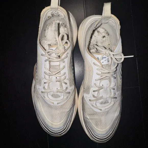 USED - APL Women’s Streamline in Clear / Navy / Multi size 8.5