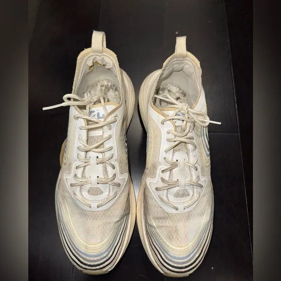 USED - APL Women’s Streamline in Clear / Navy / Multi size 8.5