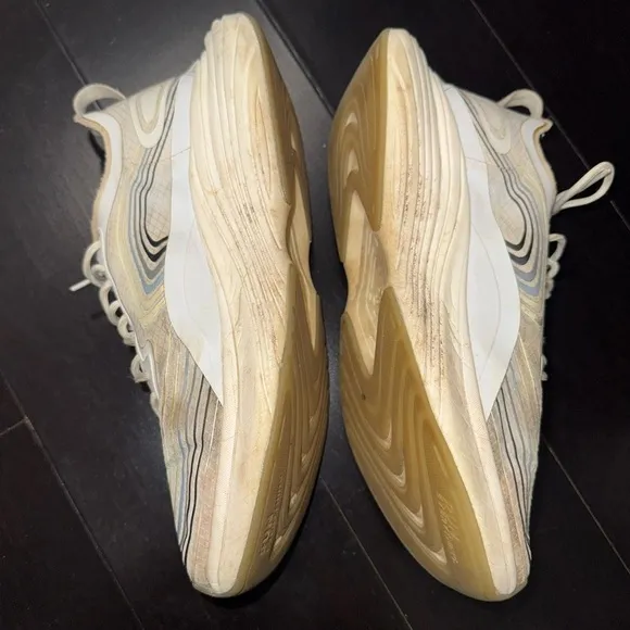 USED - APL Women’s Streamline in Clear / Navy / Multi size 8.5