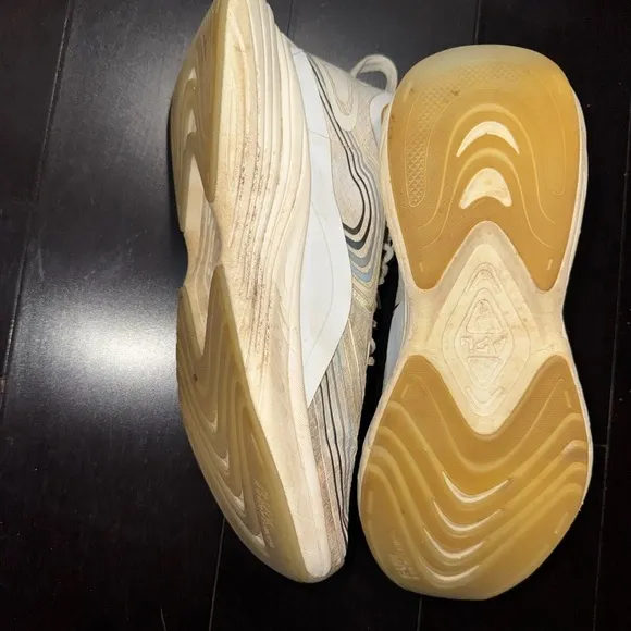 USED - APL Women’s Streamline in Clear / Navy / Multi size 8.5