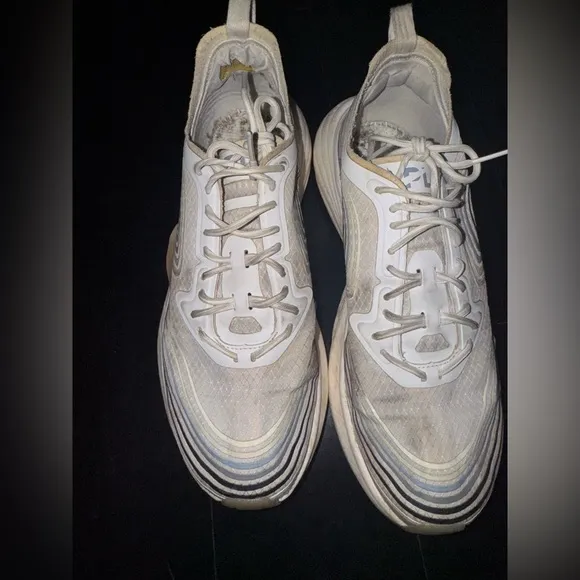USED - APL Women’s Streamline in Clear / Navy / Multi size 8.5