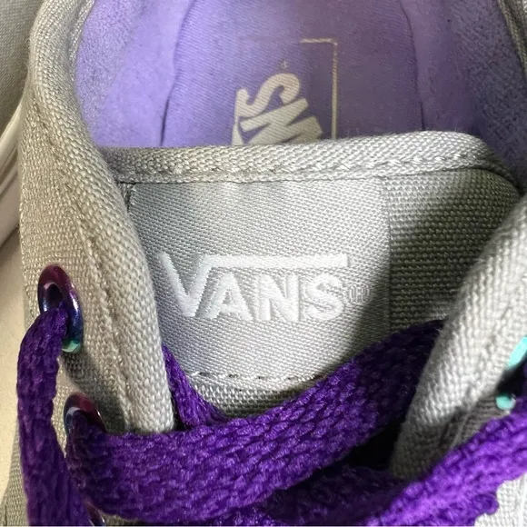 Vans AUTHENTIC Mens Womens Grey Purple Low Top Skateboard Shoes Sz 8 like new