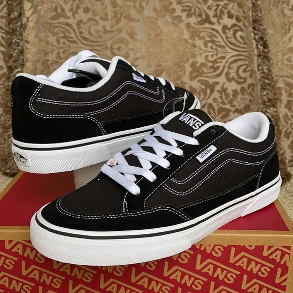 Vans Bearcat Black/White Men’s BearcatBlack/WhiteVN000DT2BZWSneakers