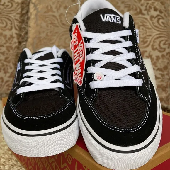 Vans Bearcat Black/White Men’s BearcatBlack/WhiteVN000DT2BZWSneakers