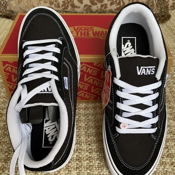 Vans Bearcat Black/White Men’s BearcatBlack/WhiteVN000DT2BZWSneakers