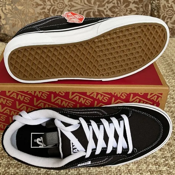 Vans Bearcat Black/White Men’s BearcatBlack/WhiteVN000DT2BZWSneakers