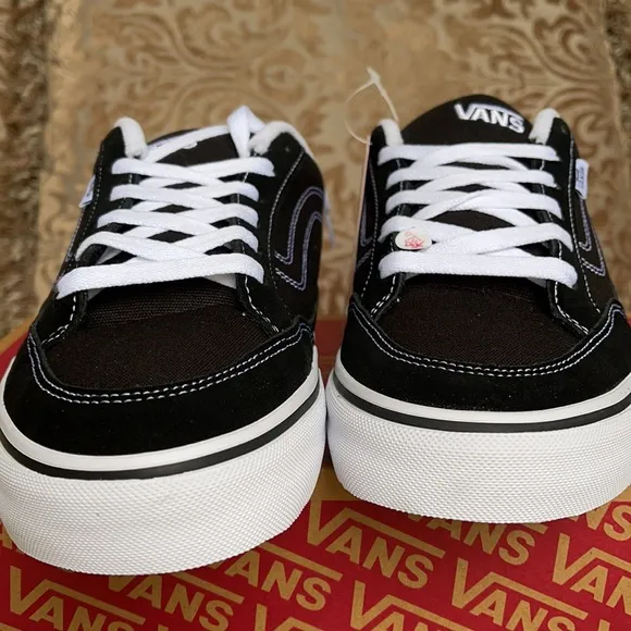 Vans Bearcat Black/White Men’s BearcatBlack/WhiteVN000DT2BZWSneakers