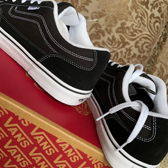 Vans Bearcat Black/White Men’s BearcatBlack/WhiteVN000DT2BZWSneakers
