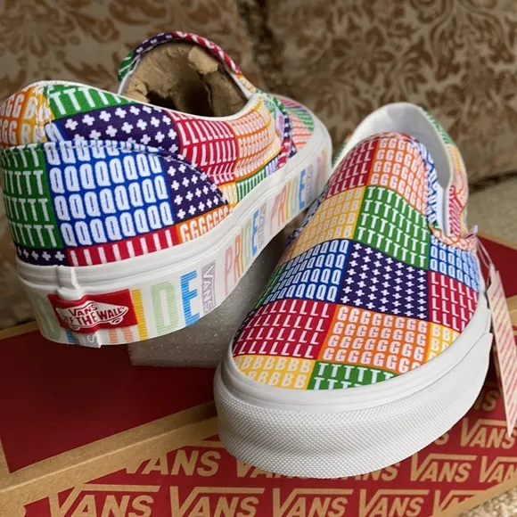 Vans Classic Slip On Pride Multi/True White WMNS