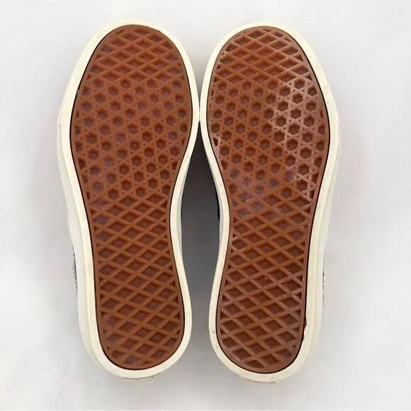 Vans Classic Slip On Sneakers in Black and White size 7