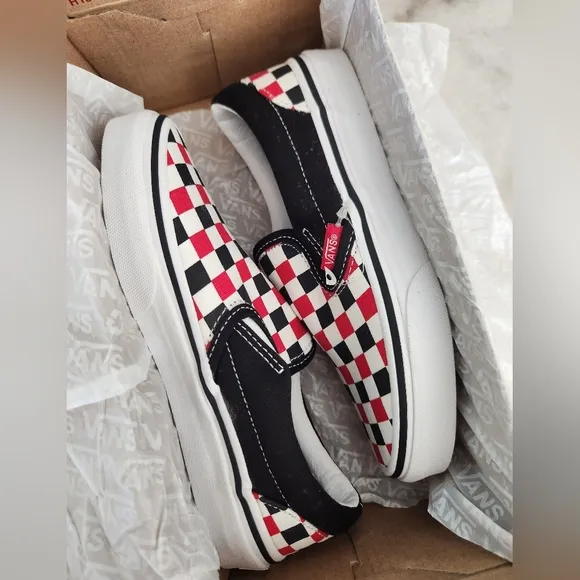 Vans Kids Checkerboard Classic Slip On sneakers Black Racing Red 1.5 NIB Unworn