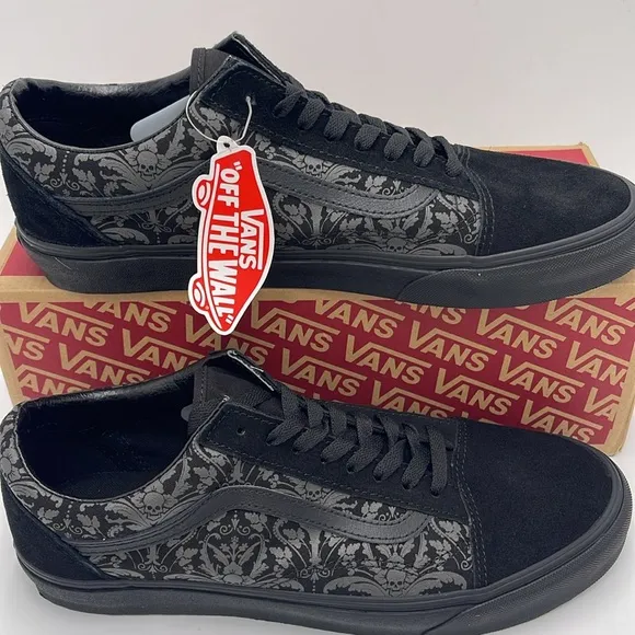 Vans Men’s Black and Gray Patterned Sneakers Old SkoolSkull Tapestry Raven/Blac