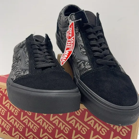 Vans Men’s Black and Gray Patterned Sneakers Old SkoolSkull Tapestry Raven/Blac