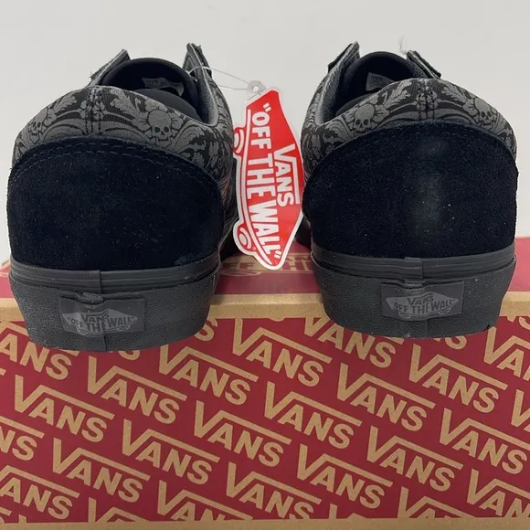 Vans Men’s Black and Gray Patterned Sneakers Old SkoolSkull Tapestry Raven/Blac