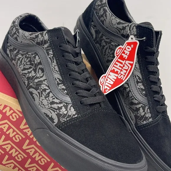 Vans Men’s Black and Gray Patterned Sneakers Old SkoolSkull Tapestry Raven/Blac