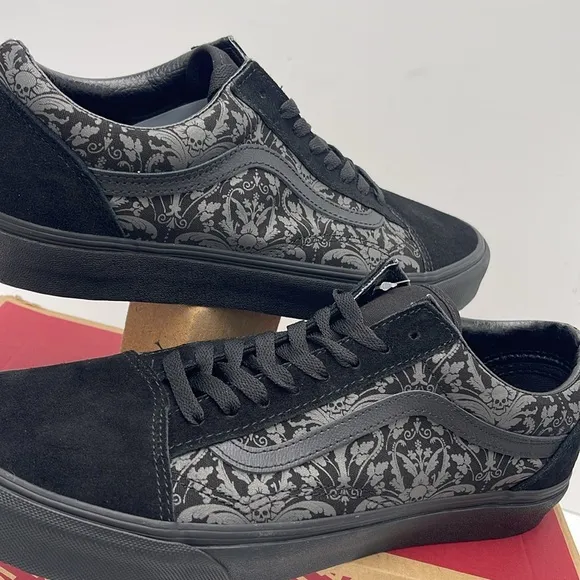 Vans Men’s Black and Gray Patterned Sneakers Old SkoolSkull Tapestry Raven/Blac