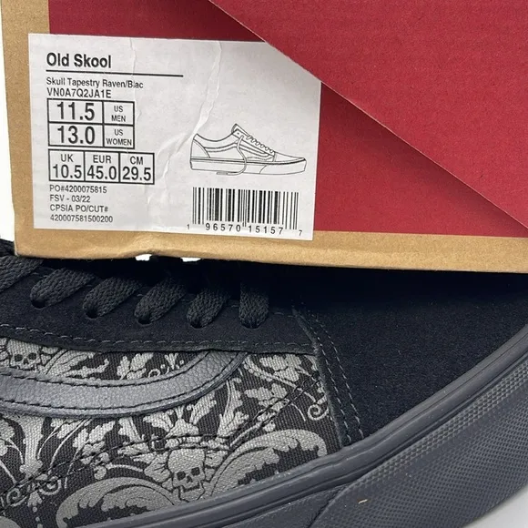 Vans Men’s Black and Gray Patterned Sneakers Old SkoolSkull Tapestry Raven/Blac