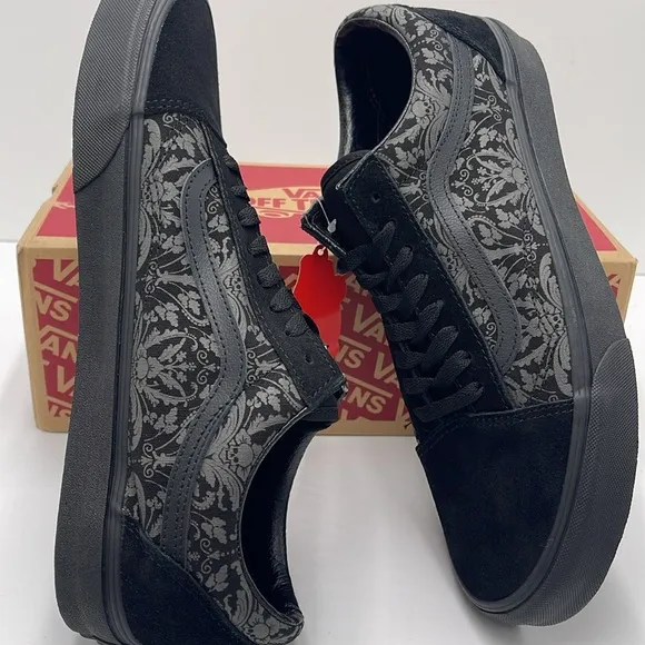 Vans Men’s Black and Gray Patterned Sneakers Old SkoolSkull Tapestry Raven/Blac