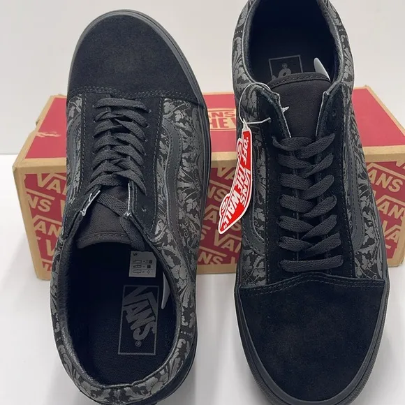 Vans Men’s Black and Gray Patterned Sneakers Old SkoolSkull Tapestry Raven/Blac