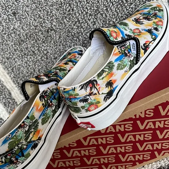 Vans Men’s Classic Slip-On Aloha Black/True White Sneakers