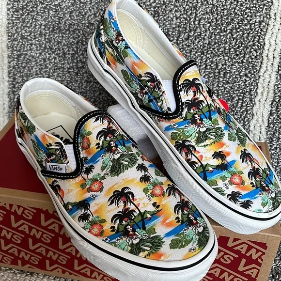 Vans Men’s Classic Slip-On Aloha Black/True White Sneakers