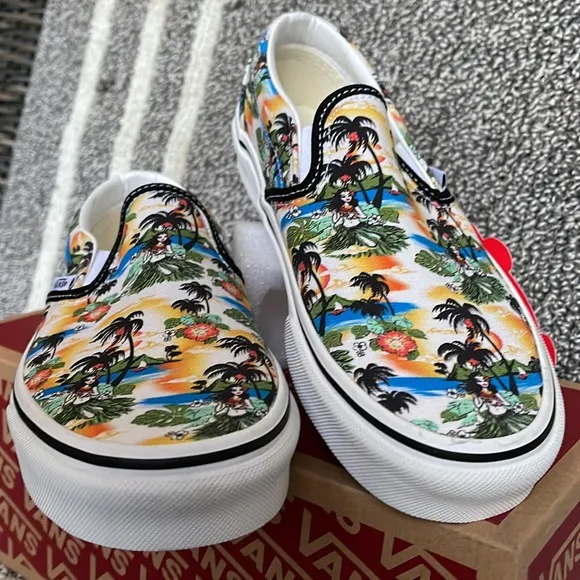 Vans Men’s Classic Slip-On Aloha Black/True White Sneakers