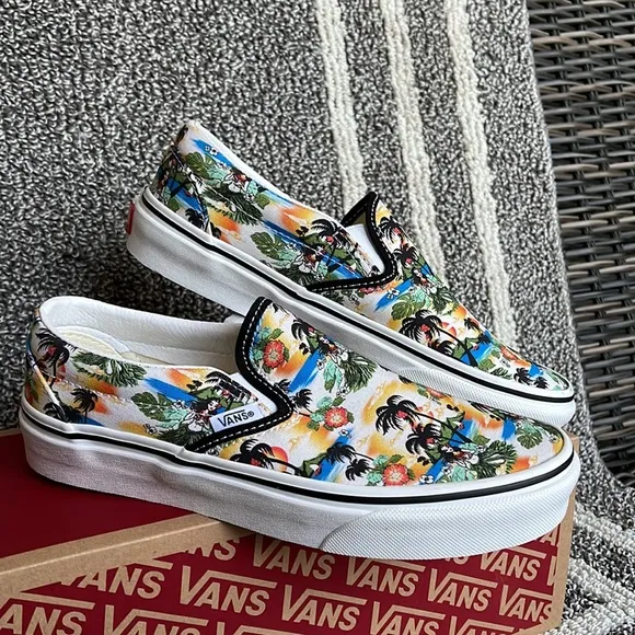 Vans Men’s Classic Slip-On Aloha Black/True White Sneakers