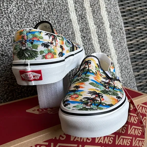 Vans Men’s Classic Slip-On Aloha Black/True White Sneakers