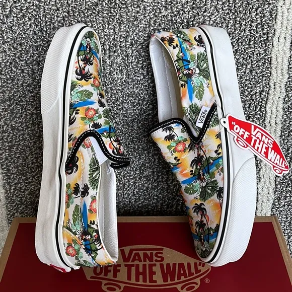 Vans Men’s Classic Slip-On Aloha Black/True White Sneakers