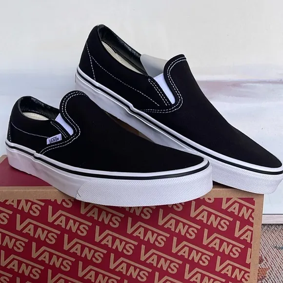Vans Men’s Classic Slip-On BlackVN000EYEBLKSneakers