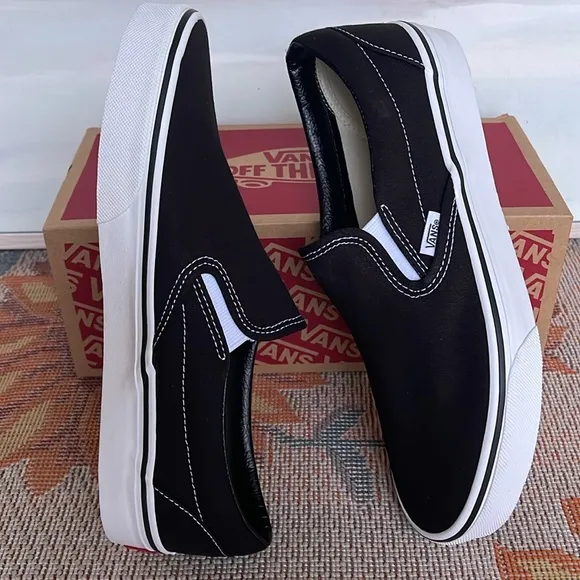Vans Men’s Classic Slip-On BlackVN000EYEBLKSneakers
