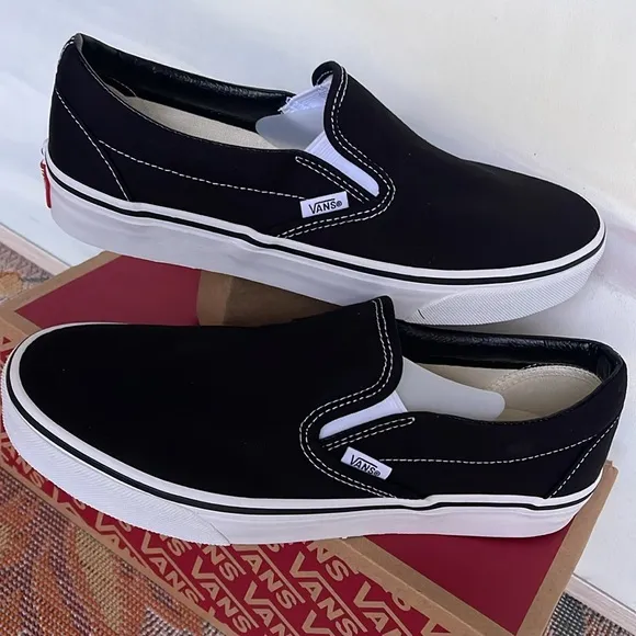 Vans Men’s Classic Slip-On BlackVN000EYEBLKSneakers
